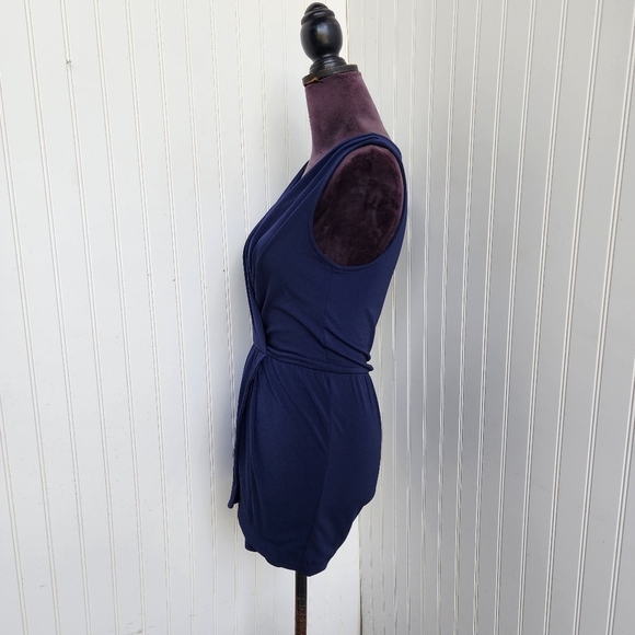 BCBGeneration Sleeveless Navy Blue Romper Stretch Wrap V-Neck Sz XS - Picture 8 of 15
